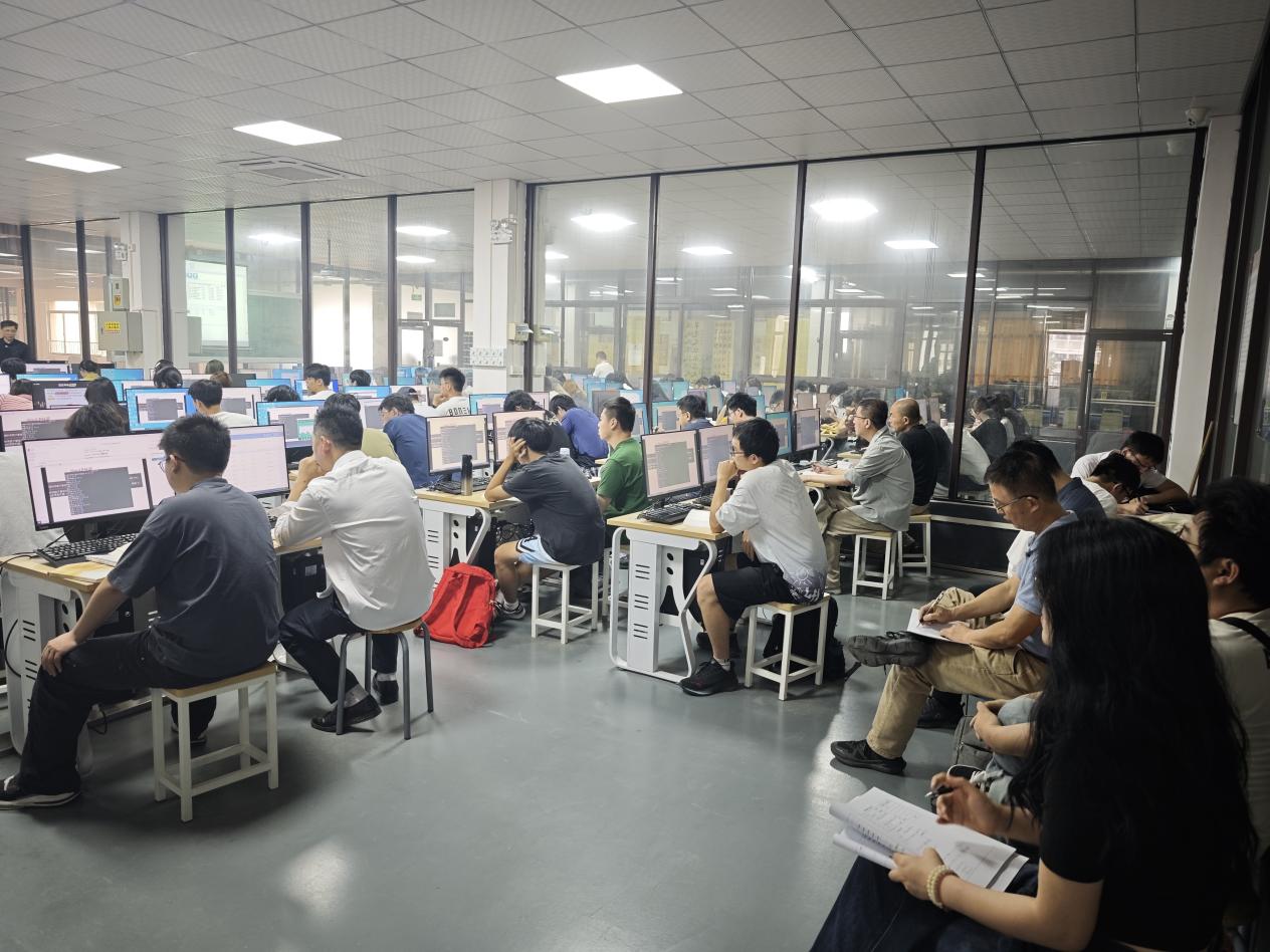 大数据工程技术教研室听课现场
