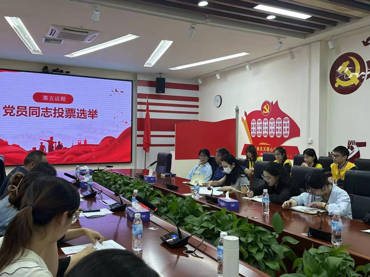 图为会议现场 (3)