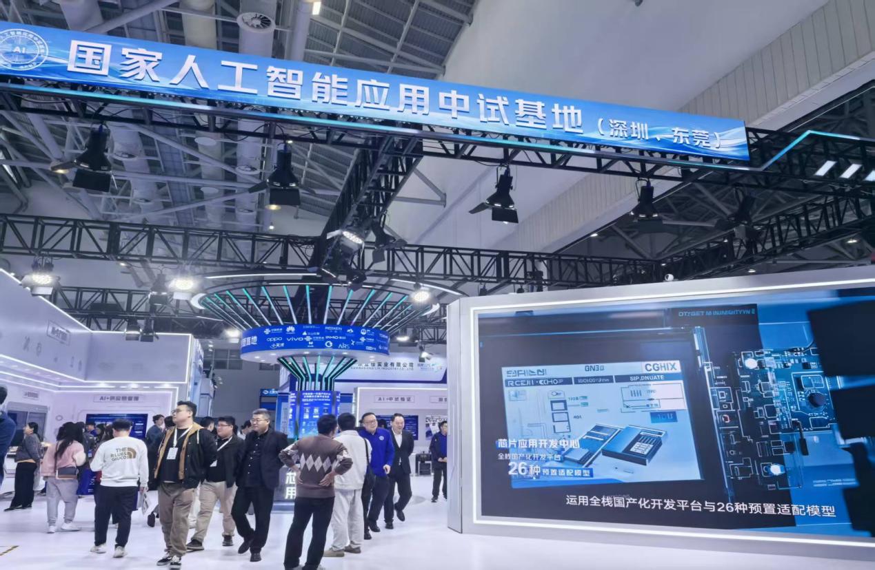 建筑前的广场上有许多人
AI 生成的内容可能不正确。