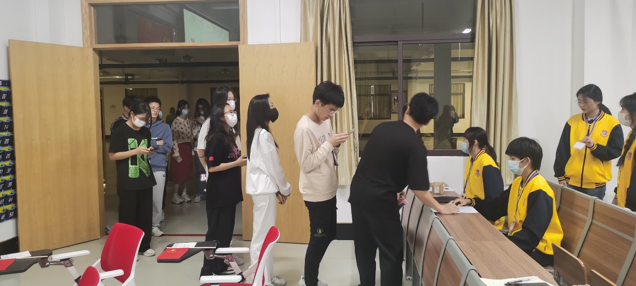 图为活动签到现场